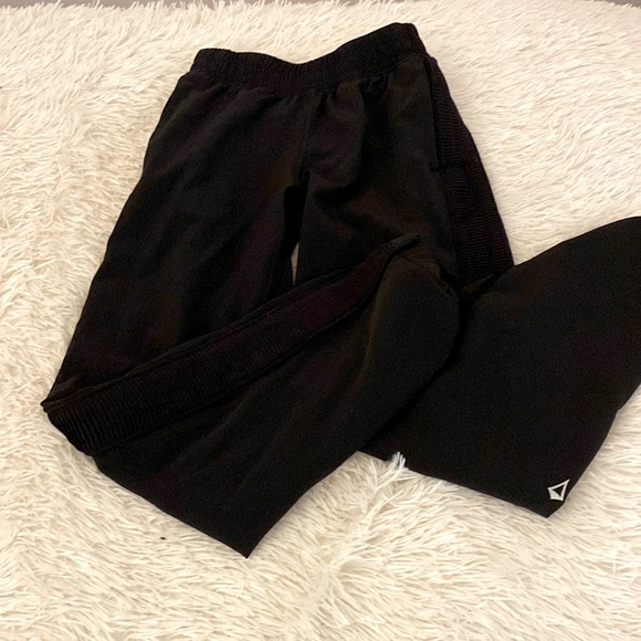 Ivivva garbage bag pants. Button detail on the bottom - Picture 1 of 4